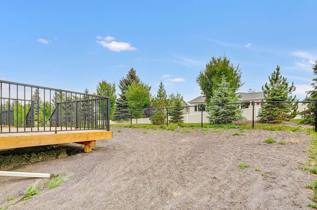 25 Shawnee Green Sw, Home with 3 bedrooms, 2 bathrooms and 4 parking in Calgary AB | Image 44
