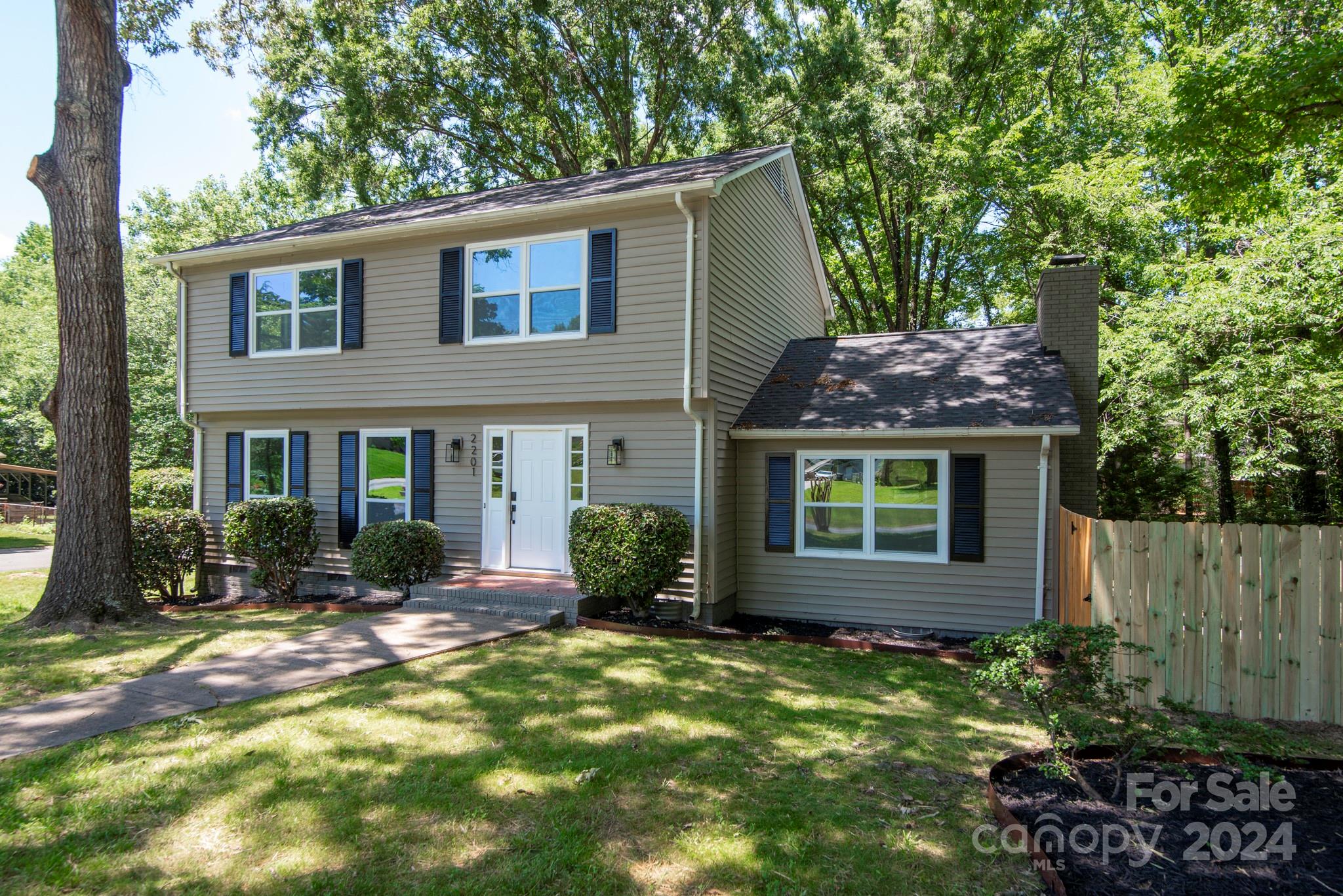 Knickerbocker Dr, Charlotte, NC 28212
