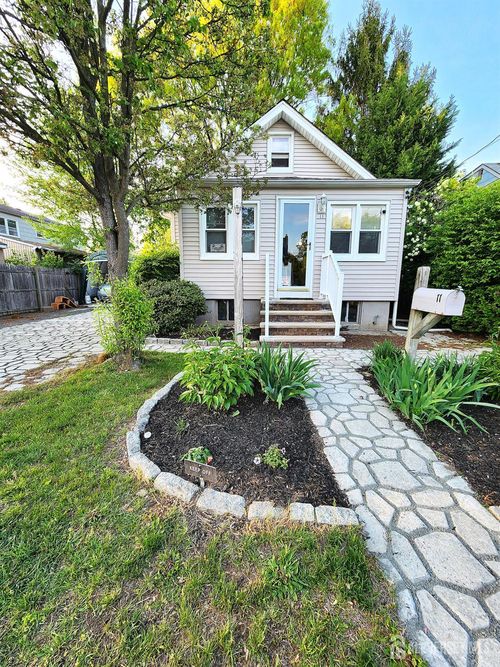 11 Melbourne St, Edison, NJ, 08817-5312 | Card Image