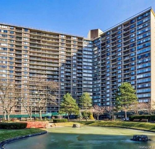 17t-1 Bay Club Dr, Bayside, NY, 11360-2911 | Card Image