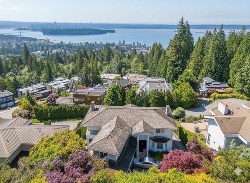 2585 Westhill Way, West Vancouver, BC, V7S3E4 | Card Image