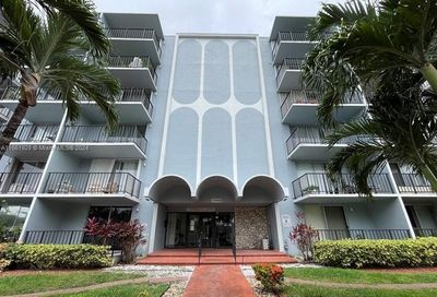 402 - 12500 Ne 15th Ave, Condo with 2 bedrooms, 2 bathrooms and null parking in North Miami FL | Image 1