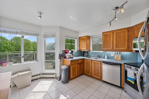 313-12 K K De K Crt, New Westminster, BC, V3M6C5 | Card Image