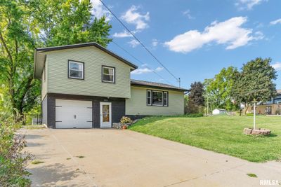 330 Walnut Street, House other with 4 bedrooms, 2 bathrooms and null parking in Le Claire IA | Image 2