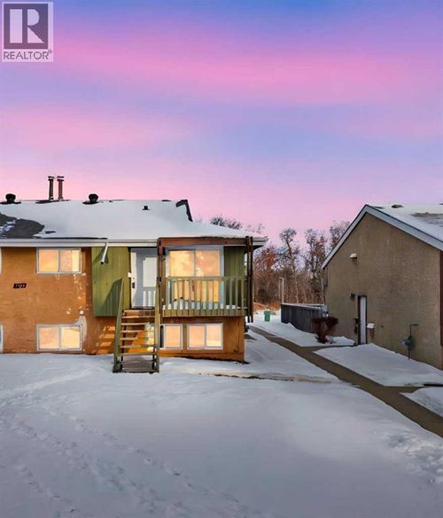 5946 45 Ave, Lacombe, AB, T4L1V7 | Card Image