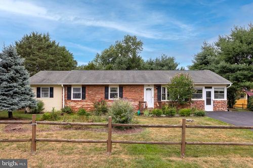 111 Huntcrest Cir, WINCHESTER, VA, 22602-6404 | Card Image