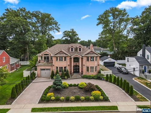 76 N Leswing Ave, Saddle Brook, NJ, 07663-5211 | Card Image