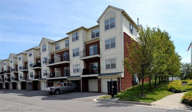 1570 Devon Ln, Condo with 2 bedrooms, 3 bathrooms and null parking in Troy MI | Image 17