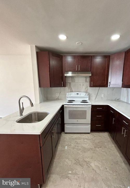 24 High Street, MT HOLLY, NJ, 08060 | Card Image