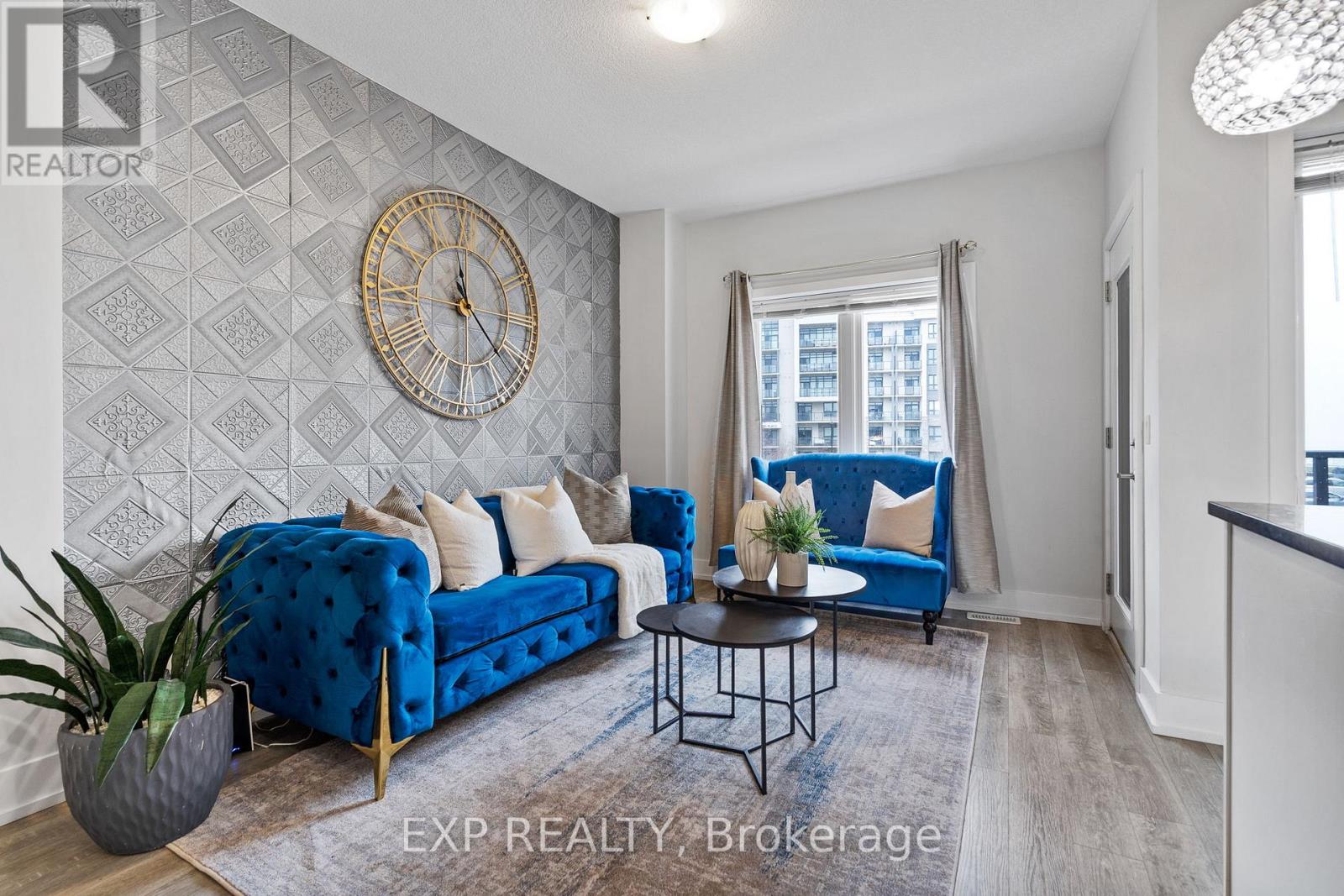 Residential in Hamilton (Lakeshore) 4