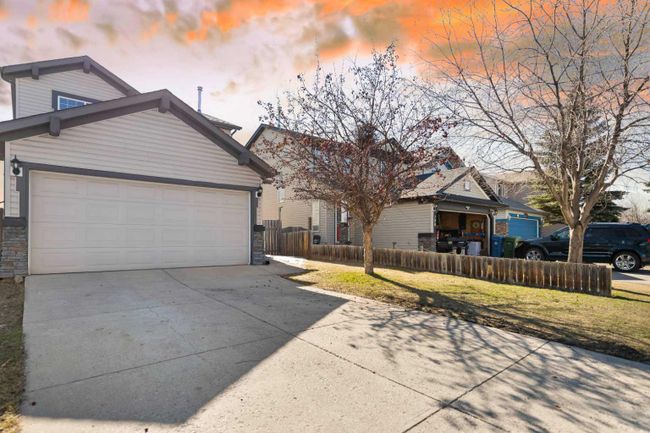 204 Covepark Close Ne, Home with 4 bedrooms, 2 bathrooms and 2 parking in Calgary AB | Image 3