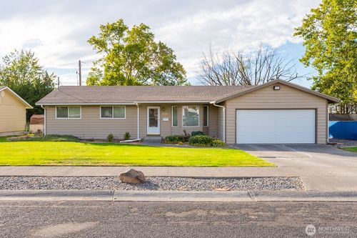 2118 S Crestmont Dr, Moses Lake, WA, 98837-2518 | Card Image