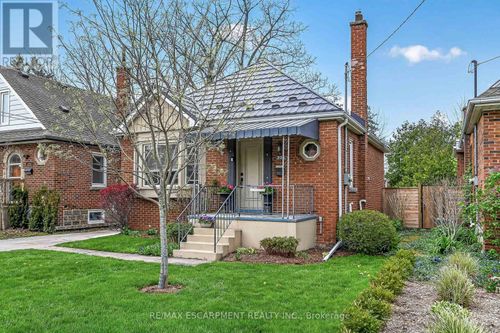 225 Bond Street, Hamilton (Westdale), ON, L8S3W8 | Card Image