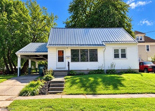 321 Elm St, Coshocton, OH, 43812-2031 | Card Image