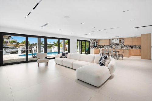 16650 Ne 35th Ave, North Miami Beach, FL, 33160-3828 | Card Image