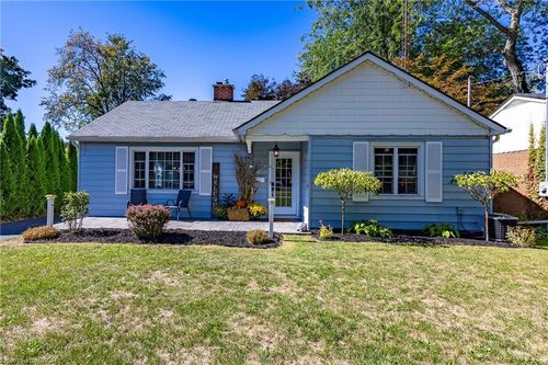 {{alt}} | Card Image