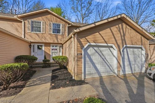 3931 Lake Run Blvd, Stow, OH, 44224-4338 | Card Image