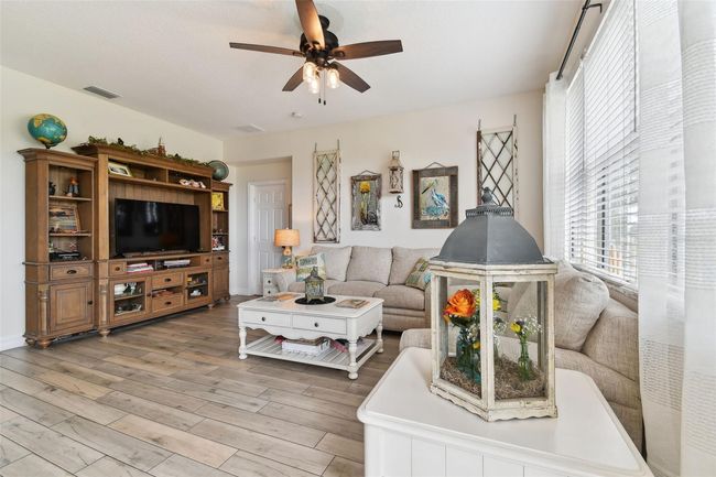 Family/gathering room | Image 12