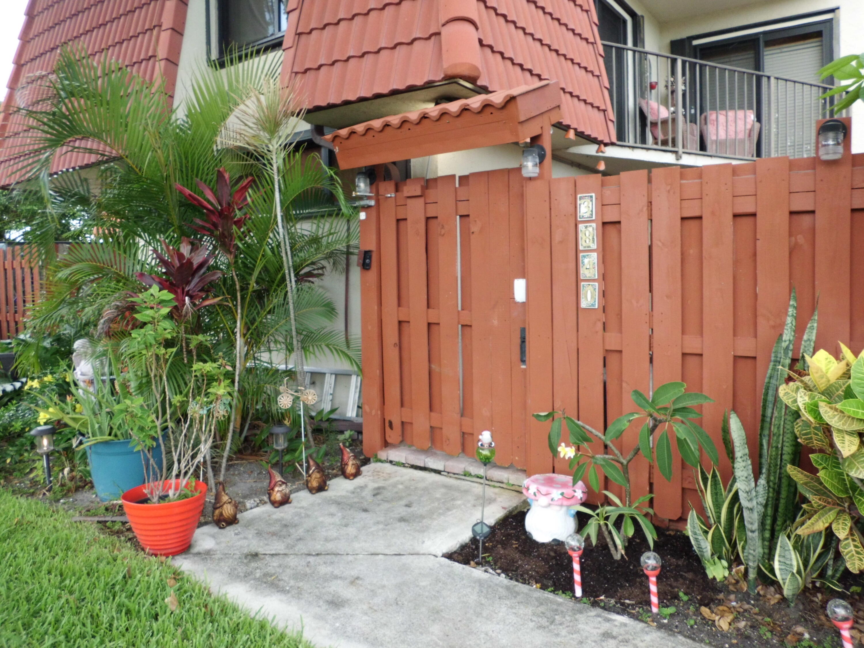 Victoria Dr, West Palm Beach, FL 33406