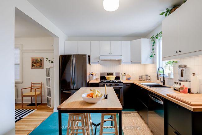 118 Mulock Ave, House attached with 3 bedrooms, 2 bathrooms and 1 parking in Toronto ON | Image 11