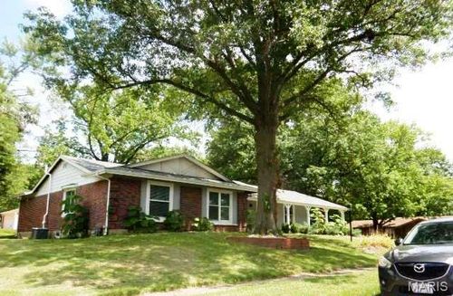 11720 Sheffield Dr, Florissant, MO, 63033-8033 | Card Image