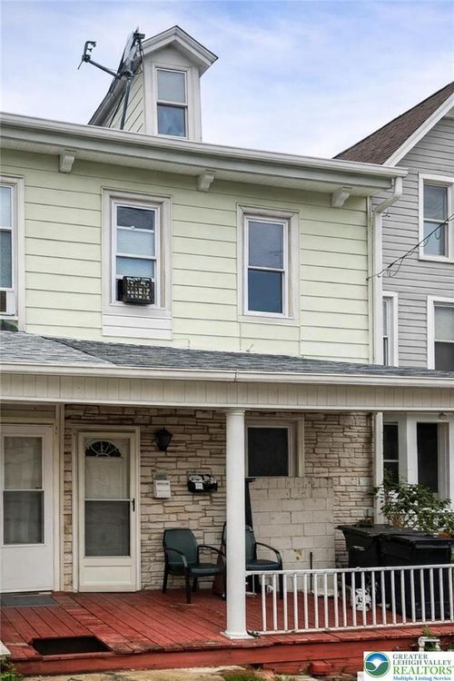 72 S Cedar St, Hazleton, PA, 18201-6644 | Card Image