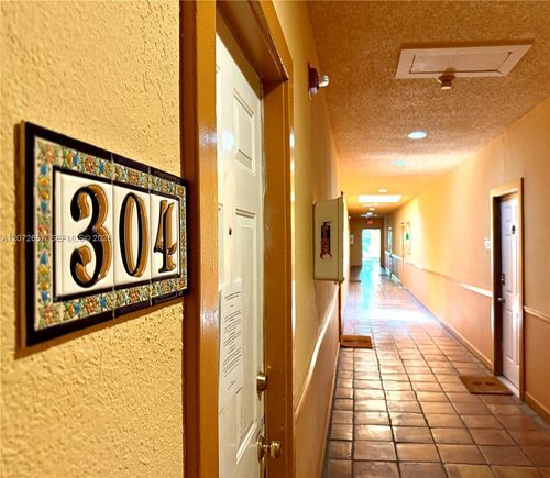304-934 Michigan Ave, Miami Beach, FL, 33139-5365 | Card Image
