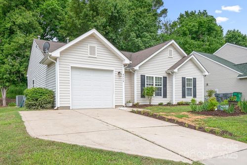 4719 Sahalee Ln, Charlotte, NC, 28216-5806 | Card Image