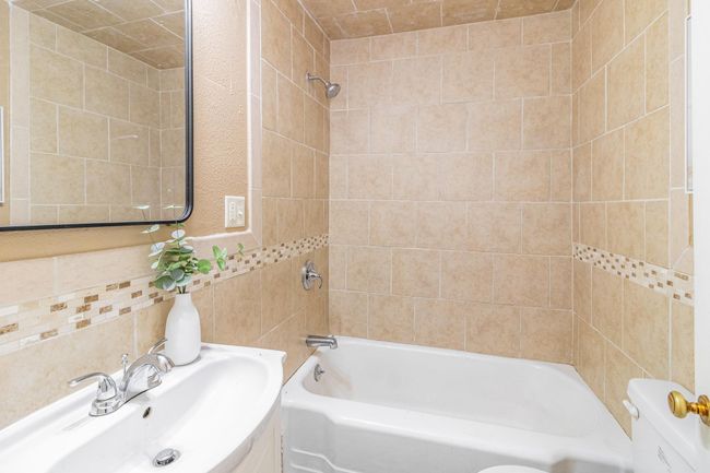 Main Bathroom | Image 16