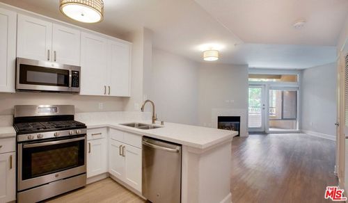 2-311-348 Hauser Blvd, Los Angeles, CA, 90036-3276 | Card Image