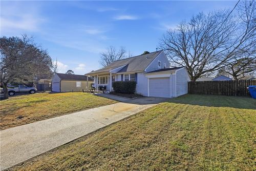 945 Redwood Cir, Virginia Beach, VA, 23464-2135 | Card Image