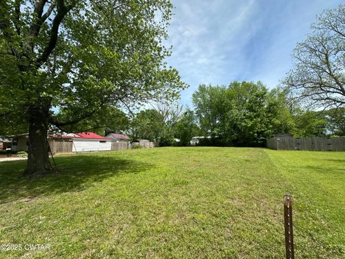 533 N Mccombs St, Martin, TN, 38237-2106 | Card Image