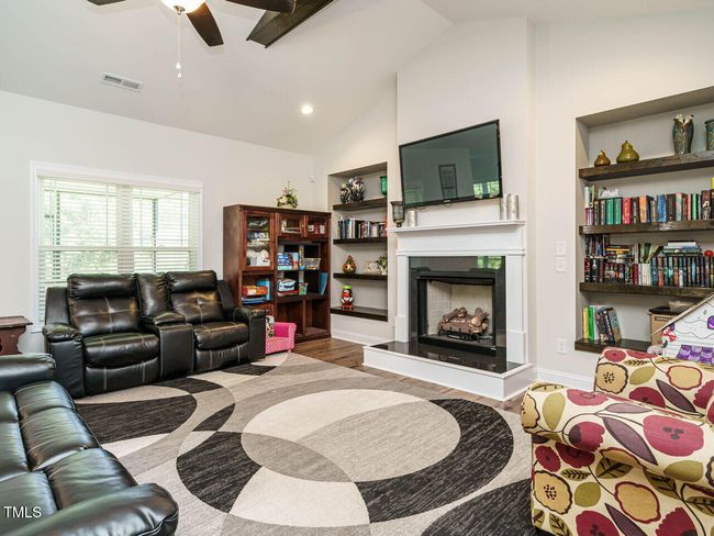 014-1280x960-living-room | Image 14