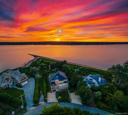 29 Tiana Circle, Southampton, NY, 11946 | Card Image