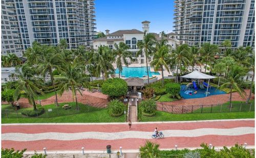 401-4779 Collins Ave, Miami Beach, FL, 33140-3285 | Card Image