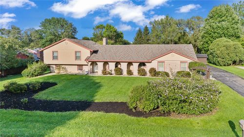 2425 Greenlawn Drive, Troy, OH, 45373 | Card Image