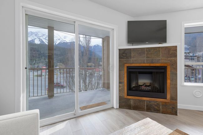 205 - 7331 Arbutus Street, Condo with 1 bedrooms, 1 bathrooms and 1 parking in Pemberton BC | Image 3
