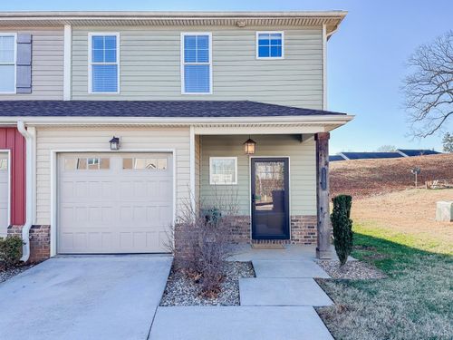 1201 Commonwealth Cir, Forest, VA, 24551-2465 | Card Image