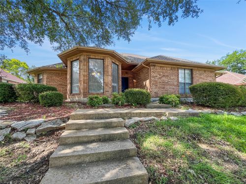 700 Dartbrook Dr, Desoto, TX, 75115-4622 | Card Image