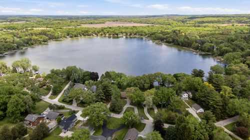 W378S5074 W Pretty Lake Rd, Dousman, WI, 53118-8802 | Card Image