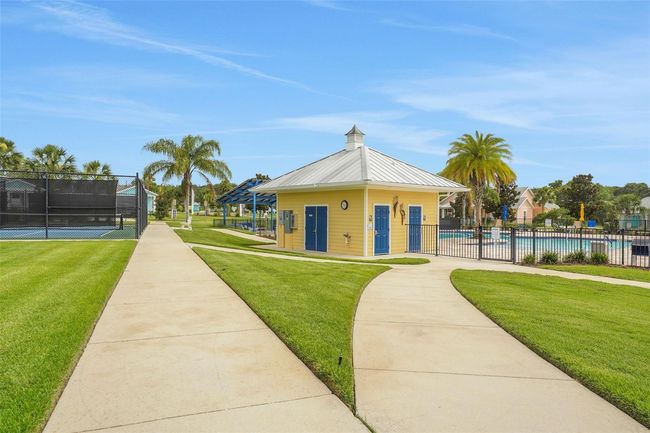 987 Fiesta Key Cir, House other with 2 bedrooms, 2 bathrooms and null parking in LADY LAKE FL | Image 56