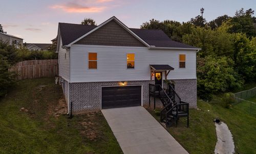 9407 Hackberry Ln, Soddy Daisy, TN, 37379-8861 | Card Image