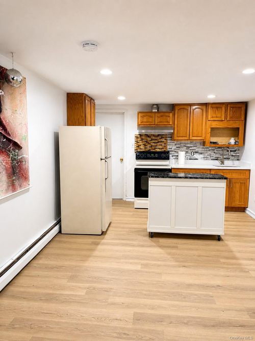 1 New Jersey St, Dix Hills, NY, 11746-6922 | Card Image