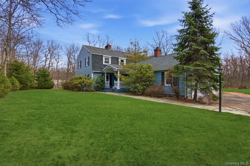 7 E Gate Ln, Setauket, NY, 11733-1645 | Card Image