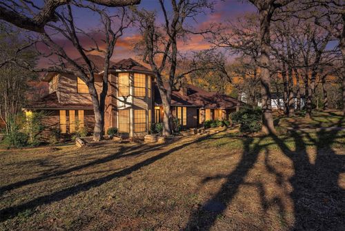 205 William Wallace Dr, Burleson, TX, 76028-2331 | Card Image