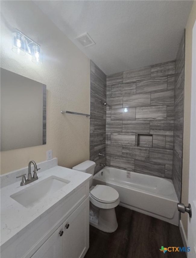 410 W Trinity St, House other with 3 bedrooms, 2 bathrooms and null parking in Luling TX | Image 7