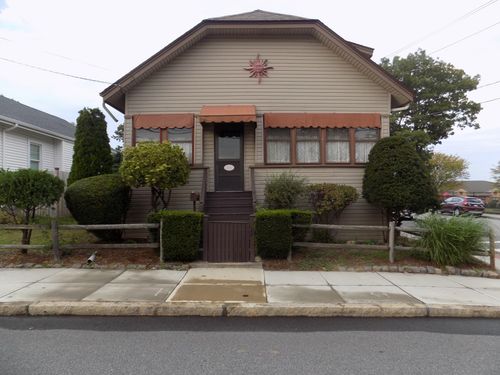 1346 President Ave., Fall River, MA, 02720 | Card Image