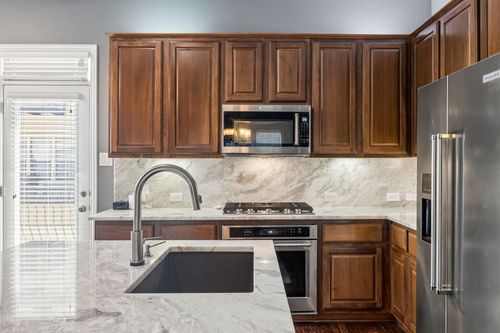 5740 Robbie Rd, Plano, TX, 75024-5842 | Card Image