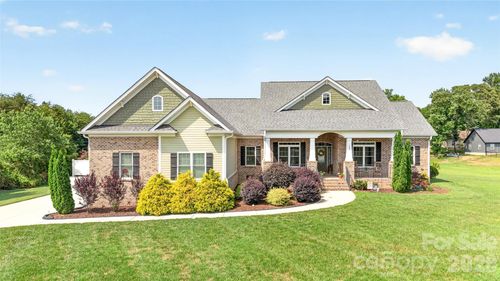 107 Buffalo Creek Dr, Statesville, NC, 28677-8448 | Card Image