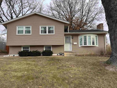 4611 Scott St, Davenport, IA, 52806-4129 | Card Image